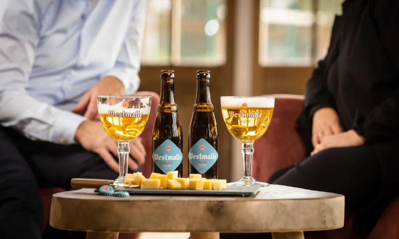 Westmalle Extra met blokjes kaas